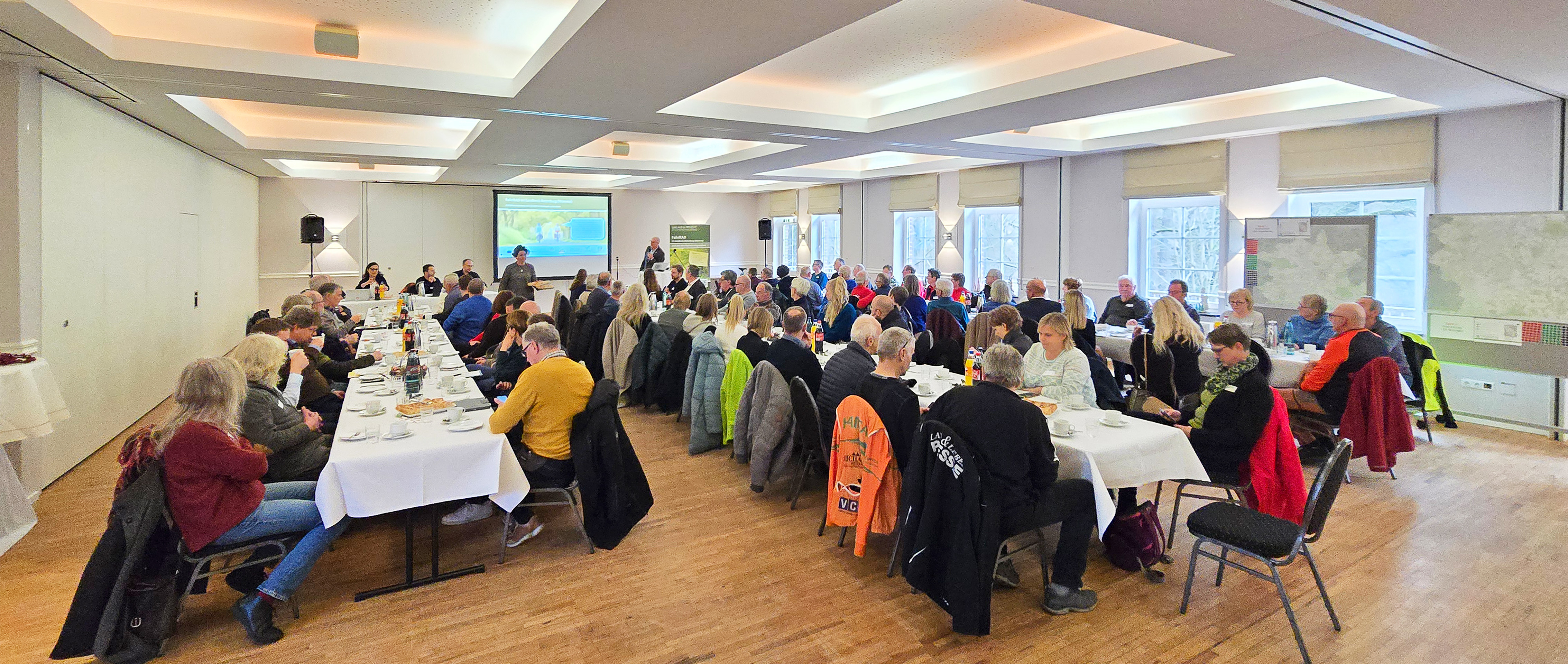 Grosse Burgerbeteiligung   FahrRAD im LK ROW 140621 ik TVLKROW ccbysa